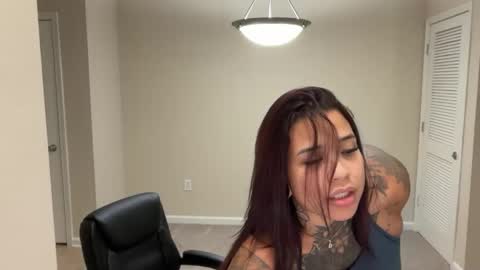 Snapshot of kiki_ink69 chatting on 06-05-26, 03:02 kikilove online show from 06-05-26, 03:02
