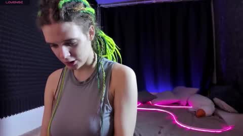 Kiki online show from 10-24-25, 10:55