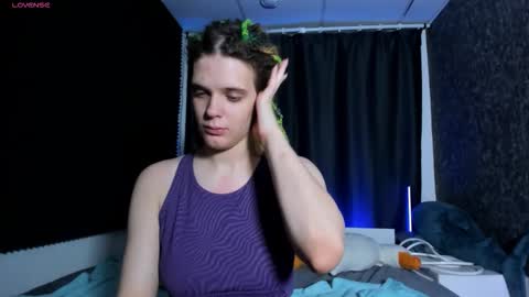 Kiki online show from 11-26-25, 10:05