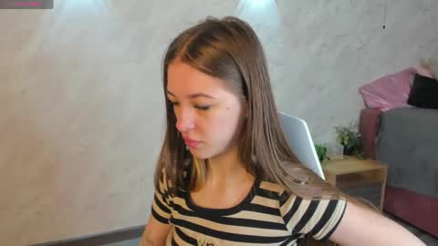 Snapshot of kiki_shanel chatting on 05-17-26, 01:03 Kiki online show from 05-17-26, 01:03