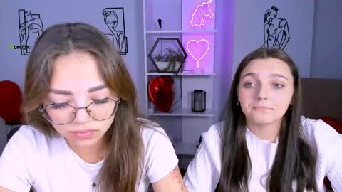 Snapshot of kiki_swan chatting on 09-16-25, 05:41 kiki_swan online show from 09-16-25, 05:41