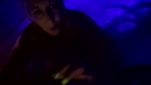 kikilovespartylights online show from 11-12-25, 12:27