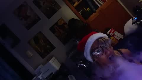 kikilovespartylights online show from 12-19-25, 09:38