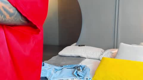 Kim online show from 02-28-25, 04:31