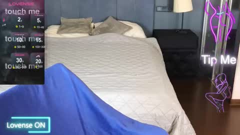 Kim online show from 09-24-25, 05:33