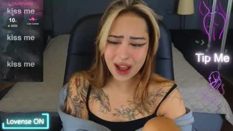 Kim online show from 10-15-25, 05:07