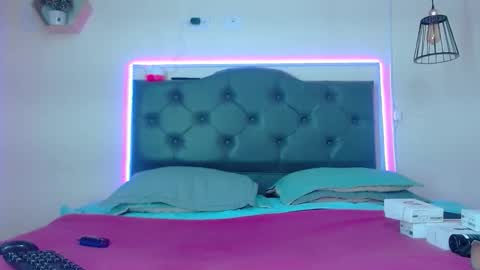 Kim online show from 10-12-25, 03:11