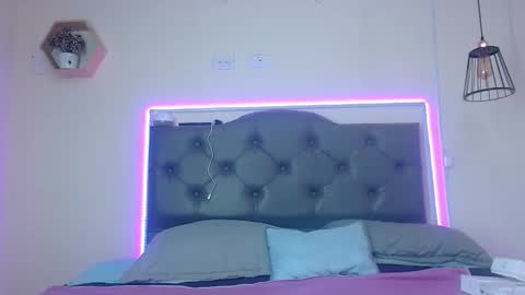 Kim online show from 11-10-25, 03:44