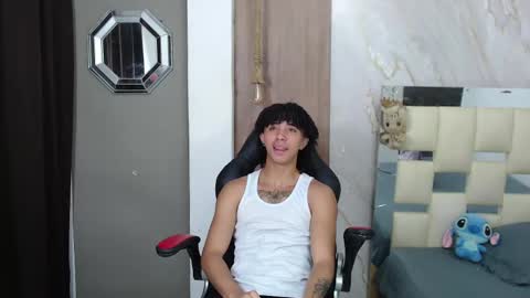 Snapshot of kim_curly_ chatting on 05-06-26, 01:05 KIM online show from 05-06-26, 01:05