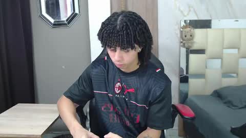 Snapshot of kim_curly_ chatting on 05-10-26, 02:33 KIM online show from 05-10-26, 02:33
