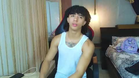 Snapshot of kim_curly_ chatting on 05-18-26, 02:56 KIM online show from 05-18-26, 02:56