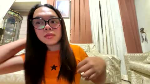 Snapshot of kim_kyile chatting on 04-12-26, 02:33 KYLIE online show from 04-12-26, 02:33