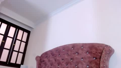 K I M online show from 02-24-25, 01:10