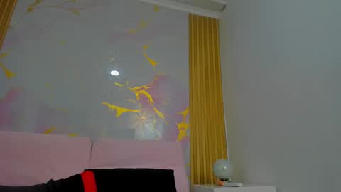 K I M online show from 10-10-25, 01:32
