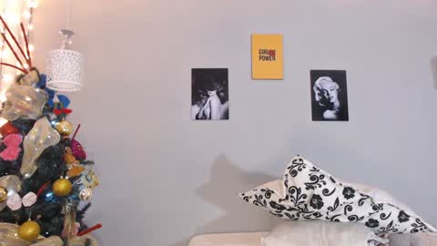 Snapshot of kimandyuk chatting on 12-19-24, 01:39 Kim  Yuk online show from 12-19-24, 01:39