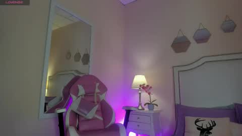 Snapshot of kimapril chatting on 09-28-25, 08:03 April online show from 09-28-25, 08:03