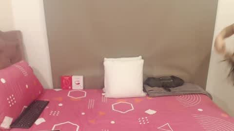 Snapshot of kimberjamesxx chatting on 03-26-26, 03:23 DANIELA online show from 03-26-26, 03:23