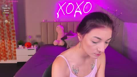 kimberlly_smith online show from 11-05-25, 01:49