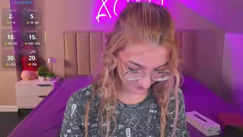 kimberlly_smith online show from 11-30-25, 01:20