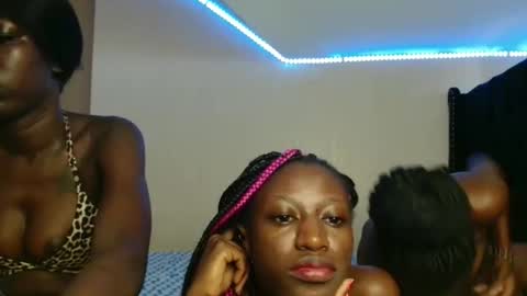 Kimberly online show from 11-19-25, 04:34