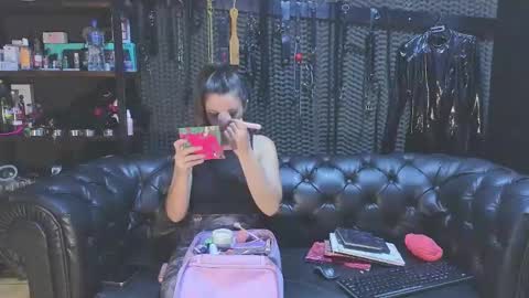  KIMBERLY SWAN  online show from 01-21-25, 10:08