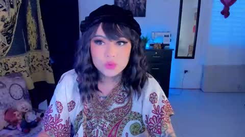 Snapshot of kimberlygati2 chatting on 09-24-25, 12:08 Kimberly Polizzi     online show from 09-24-25, 12:08
