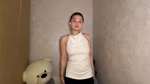 Bella online show from 06-15-26, 04:31