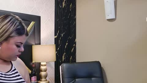 Snapshot of kimbrookss chatting on 12-15-25, 07:40 KimBrooks online show from 12-15-25, 07:40