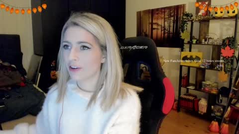 Wolfs Girl online show from 11-21-25, 10:52