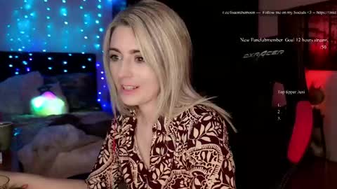 Snapshot of kimilee22 chatting on 06-03-26, 06:02 Wolfs Girl online show from 06-03-26, 06:02