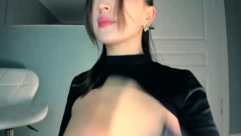Kiki  online show from 04-18-26, 07:29