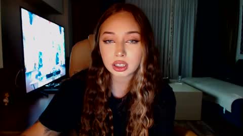 Kim Lee  online show from 01-08-25, 03:39