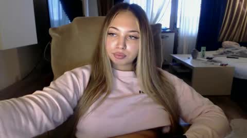 Kim Lee  online show from 11-20-25, 01:22