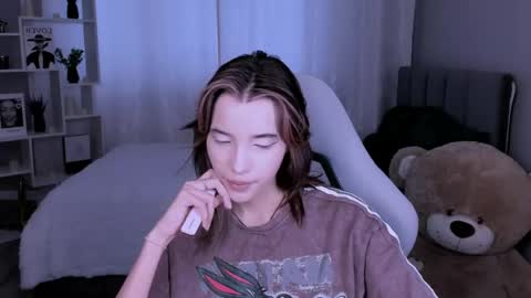 Snapshot of kimm_wong chatting on 06-03-26, 03:53 kimm wong online show from 06-03-26, 03:53