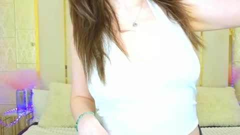 Snapshot of kimmmli chatting on 05-16-26, 10:36 Margo online show from 05-16-26, 10:36