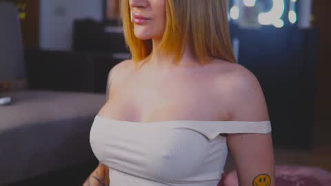 KimSkye online show from 01-10-25, 11:39