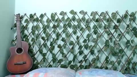 Snapshot of kimzu2830 chatting on 01-26-25, 02:24 Kim and Zuka online show from 01-26-25, 02:24