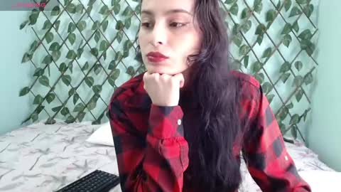 Snapshot of kimzu2830 chatting on 03-07-25, 12:01 Kim and Zuka online show from 03-07-25, 12:01