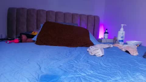 Bella online show from 11-26-25, 03:07