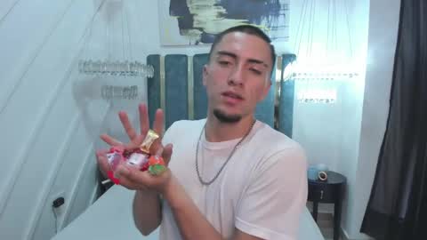 Snapshot of king_dante_ chatting on 01-16-25, 10:34 King Dante online show from 01-16-25, 10:34