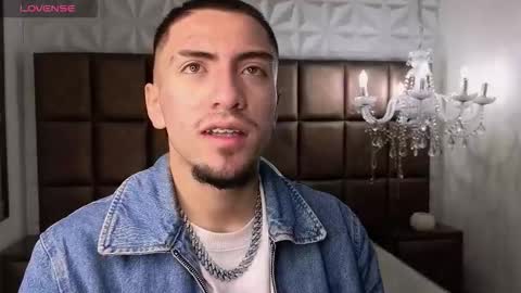 Snapshot of king_dante_ chatting on 10-19-25, 12:39 King Dante online show from 10-19-25, 12:39