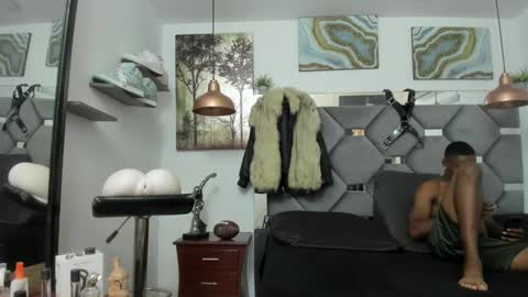 Snapshot of king_fitt_ chatting on 12-29-24, 06:16 HOT MEN BLACK online show from 12-29-24, 06:16