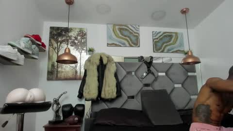 Snapshot of king_fitt_ chatting on 01-26-25, 12:58 HOT MEN BLACK online show from 01-26-25, 12:58