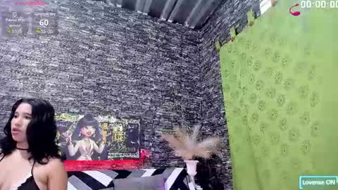 Snapshot of king_sex93perron chatting on 07-25-26, 06:00 Valeska y Deivi online show from 07-25-26, 06:00