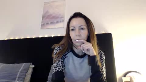 sexysexyhotwetpinkredpussy online show from 11-12-25, 09:36