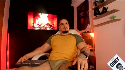 Snapshot of kingbear777 chatting on 09-10-25, 02:11 King Bear online show from 09-10-25, 02:11