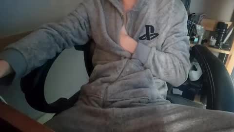 Snapshot of kingcharlez_04 chatting on 10-26-25, 12:33 kingcharlez_04 online show from 10-26-25, 12:33
