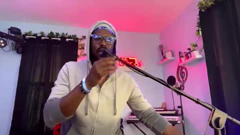 Snapshot of kingcorbra chatting on 01-25-25, 01:41 KC online show from 01-25-25, 01:41