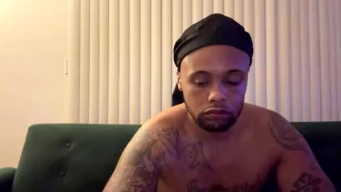 Snapshot of kingdabiggest chatting on 09-21-25, 09:33 KingDaBiggest online show from 09-21-25, 09:33