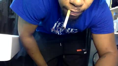 Snapshot of kinglibra420 chatting on 01-15-25, 01:23 loyal fuck online show from 01-15-25, 01:23